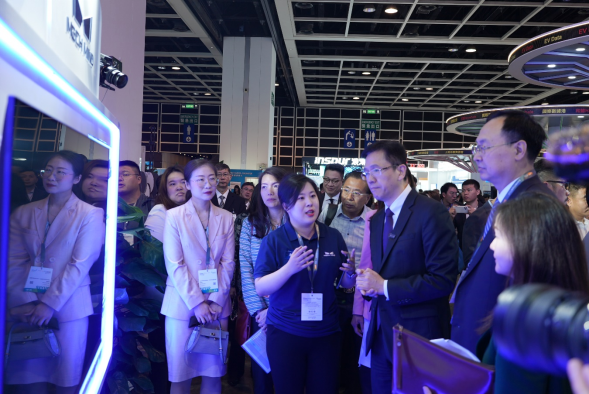 易倍体育网站：AI、机器人、商业航天、智慧城市……中关村展团闪耀2024香港国际创科展(图2)