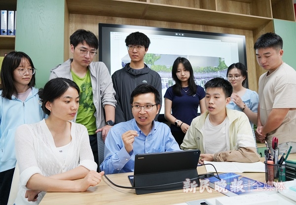 易倍体育网站：创“新”者说丨华师大胡国华：无人机低空采集数据智能管理城市行道树(图3)