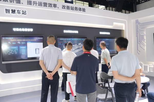 Emc易倍体育：海信携智慧轨交新技术重磅亮相2024城轨展暨高峰论坛(图4)