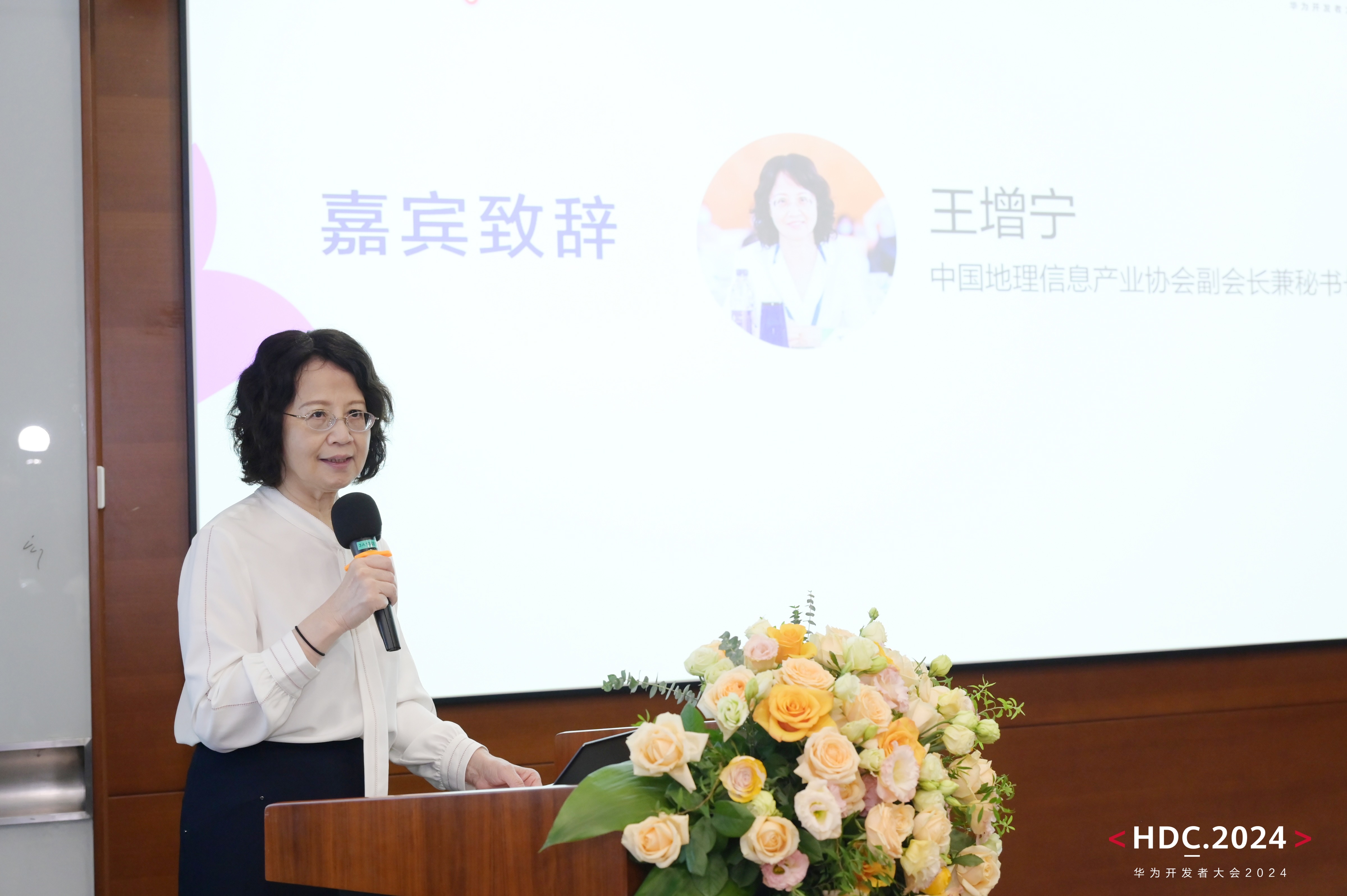 易倍体育网站：数字孪生握手AI开启智慧城市虚实共生新里程(图1)