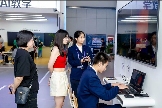 易倍体育网站：第十四届智慧城市与智能经济博览会在宁波落幕(图6)