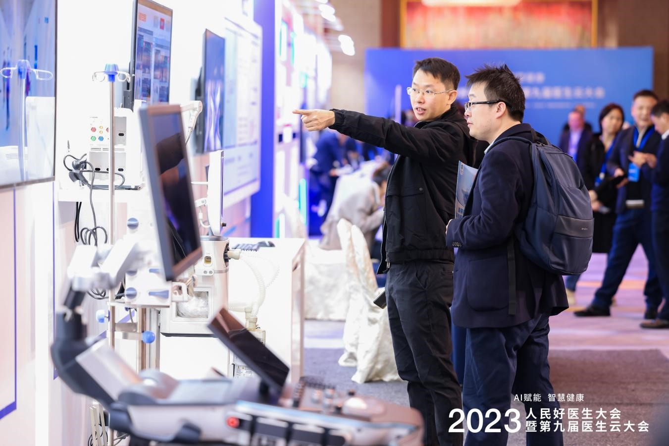 AI赋能健康场景2023人民好医生大会现场搭建沉浸式体验展--健康·生活--人民网(图2)
