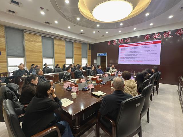Emc易倍体育：数智赋能城市治理百名城管开启Deepseek大模型课堂(图1)