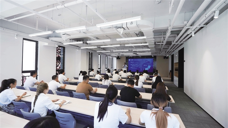 Emc易倍体育：以产业高度标注城市高度(图3)