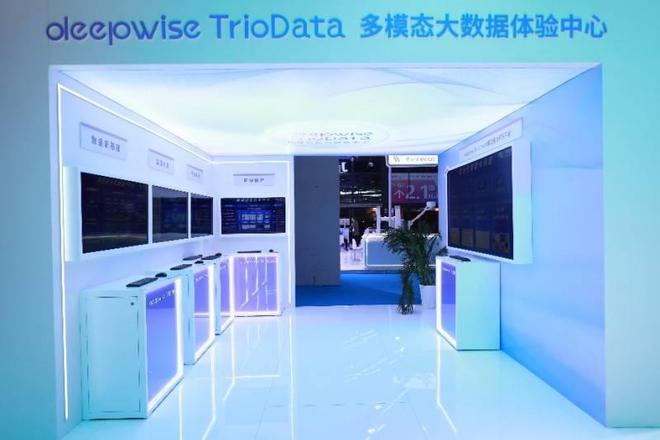 深睿医疗CMEF2025多模态大模型开启智慧医疗新纪元(图5)