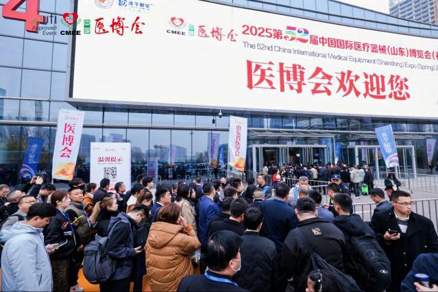山东医博会聚焦AI医疗智能机器人展会大“炫技”(图1)