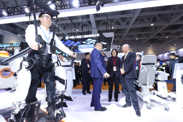 关爱生命呵护健康2024第50届中国国际医疗器械（山东）博览会在山东国际会展中心盛大开幕(图6)