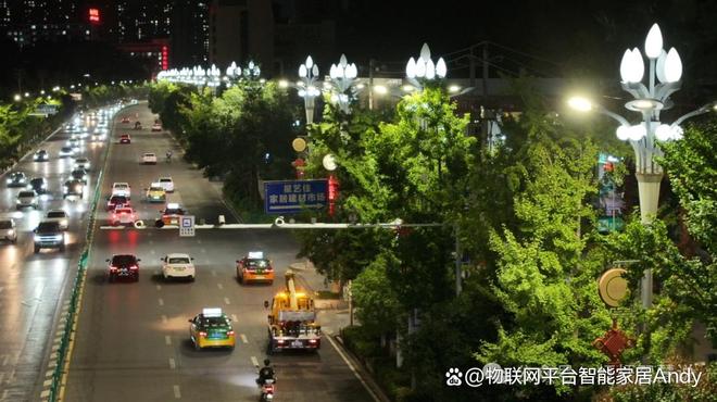易倍体育网站：从“人巡”到“智控”智慧路灯让城市“亮”出科技范儿(图1)