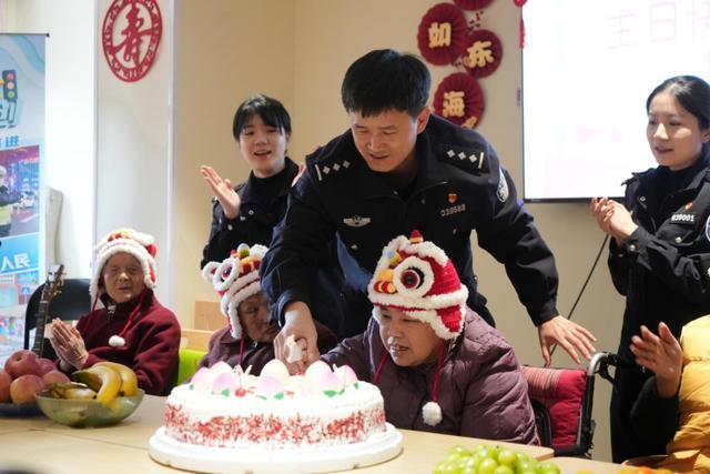 上海杨浦交警倪嘉辉：智慧护航城市动脉忠诚践行爱民初心(图7)