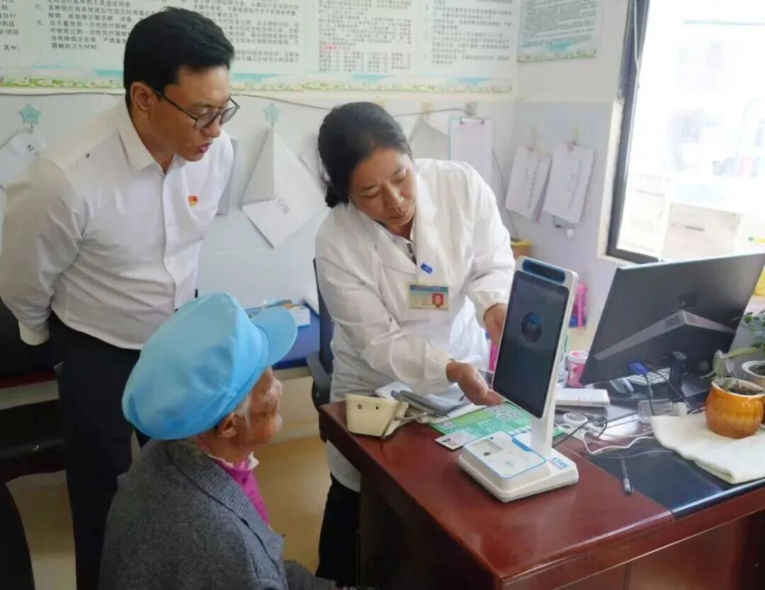 云南省迪庆州：医保服务便捷化畅通群众就医路(图2)