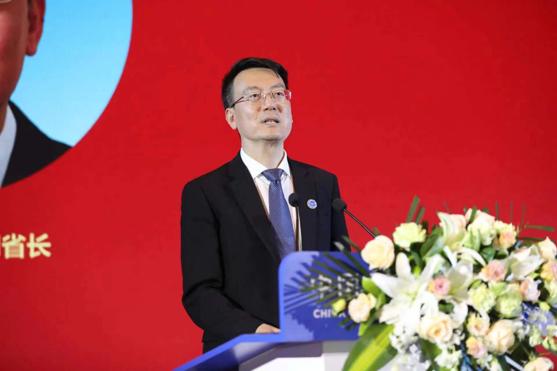 易倍体育网站：科技赋能健康消费2023消博会“全球医疗消费论坛”举办(图1)