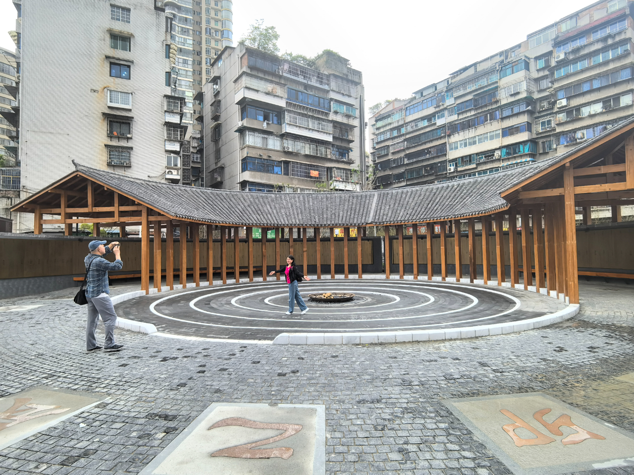 贵阳云岩：绣出城市新颜值街巷长出新时尚(图2)