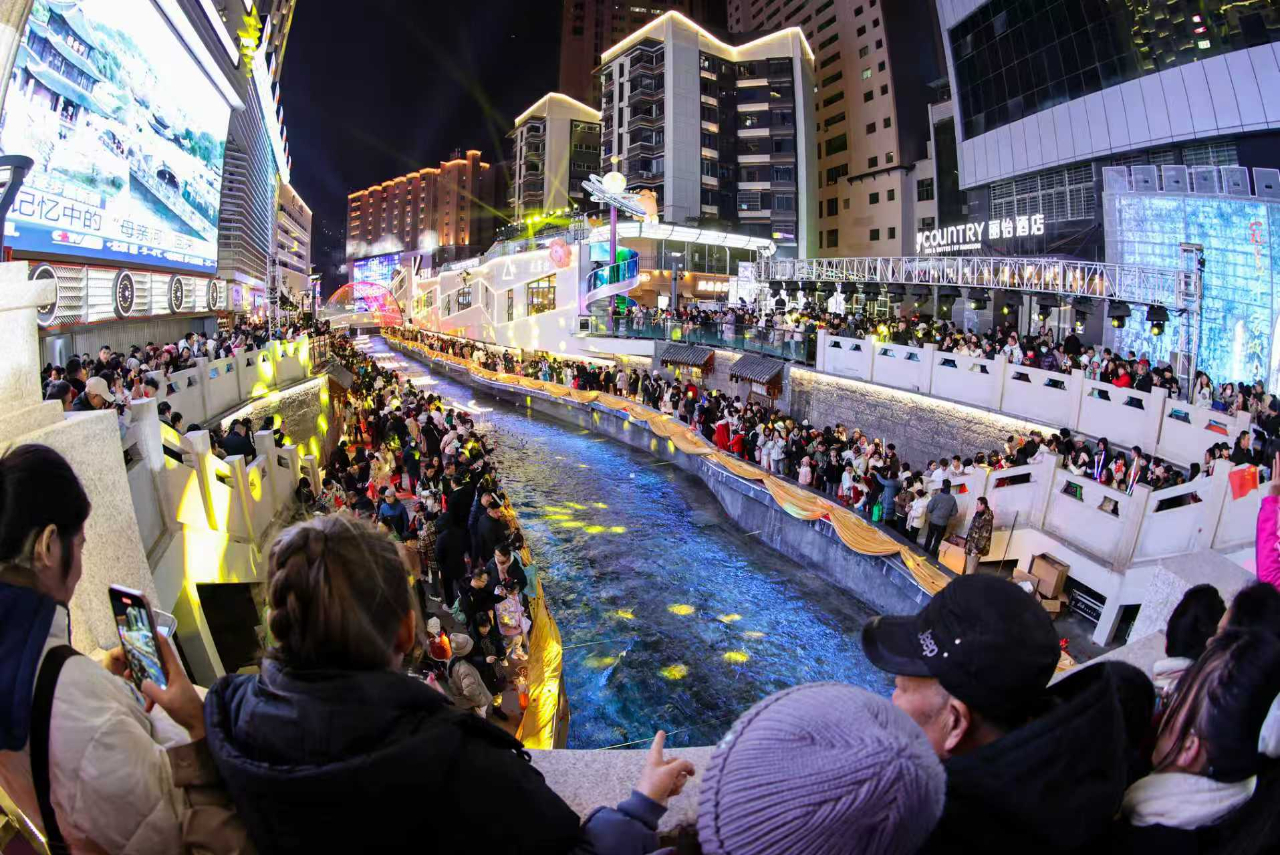 贵阳云岩：绣出城市新颜值街巷长出新时尚(图3)