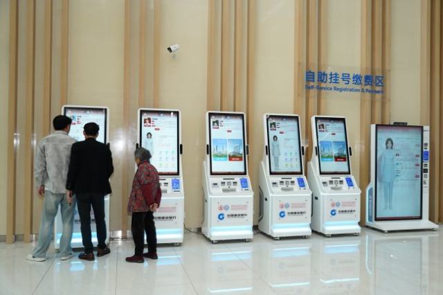 Emc易倍体育：智慧医疗落地：魔珐科技AI交互终端规模化应用重构三甲医院门诊服务全流程(图4)